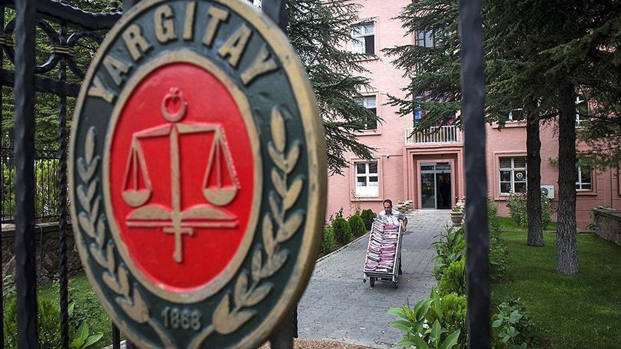 Yargıtay, "sık sık mesaj atarak rahatsız eden" kişi hakkındaki cezayı onadı