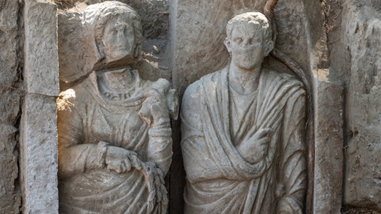 Pompei'deki büyük bir mezarda bulundu; bir erkek, bir kadına ait