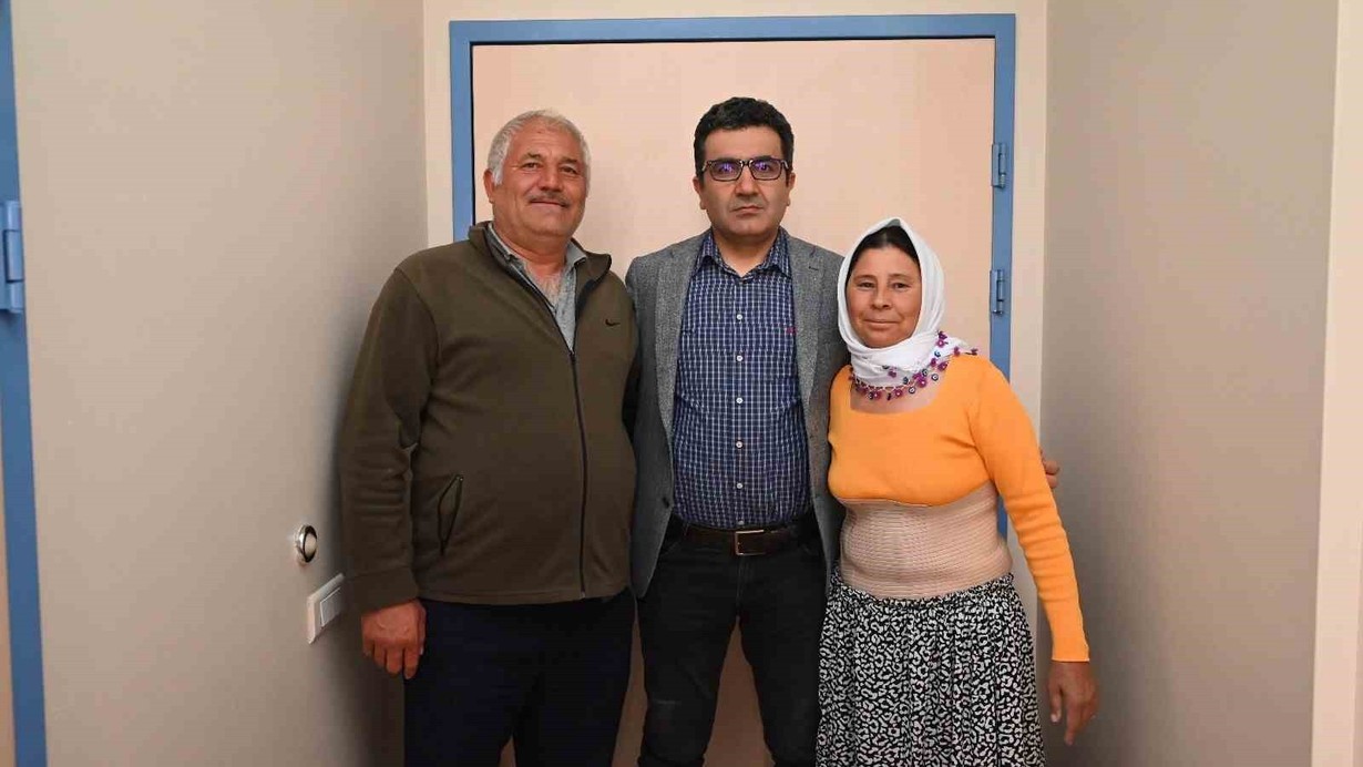 Yemek yiyemeyen kadın midesi yukarı çekilerek sağlığına kavuştu