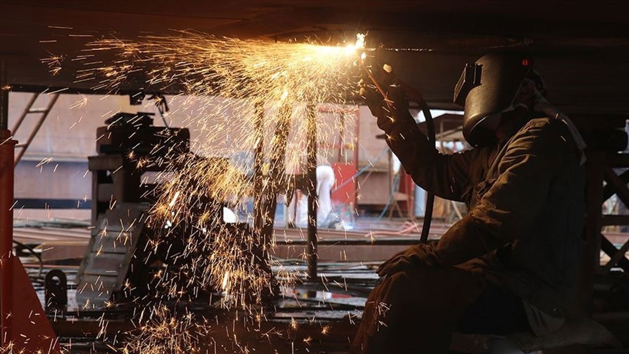 Sanayi üretimi azalmaya devam ediyor