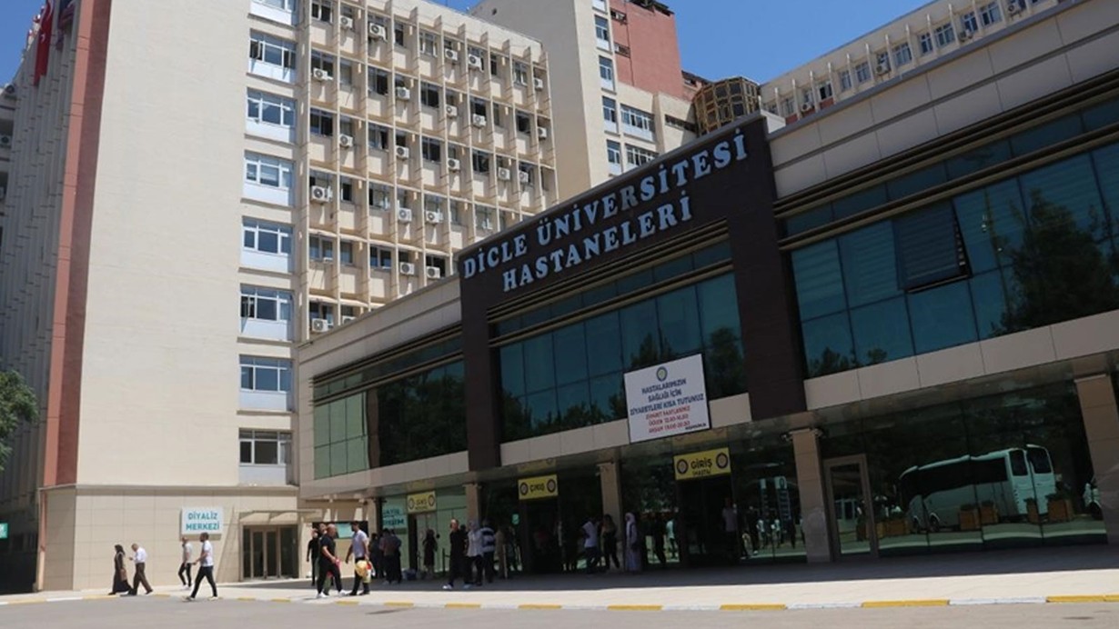 "Bıçak parası" istediği iddia edilen öğretim üyesi görevinden uzaklaştırıldı