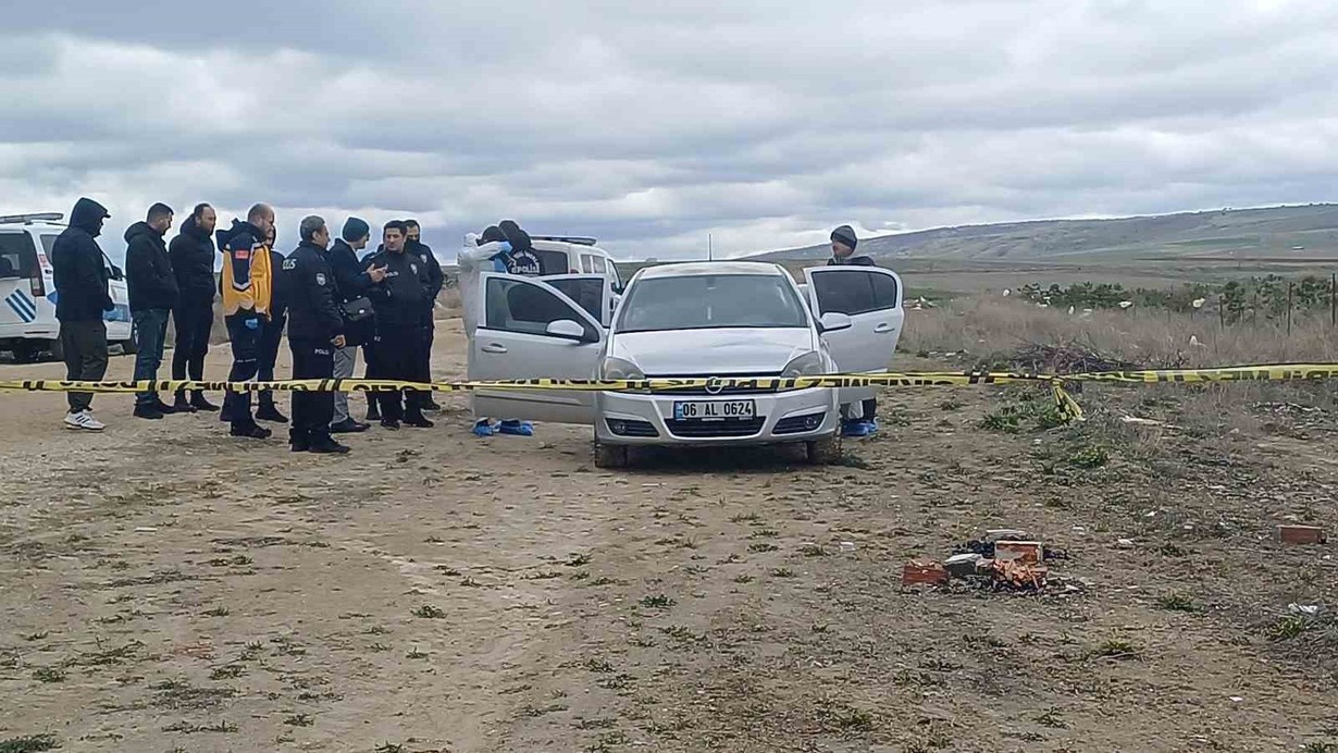 Çorum'da bir kişi otomobilde ölü olarak bulundu