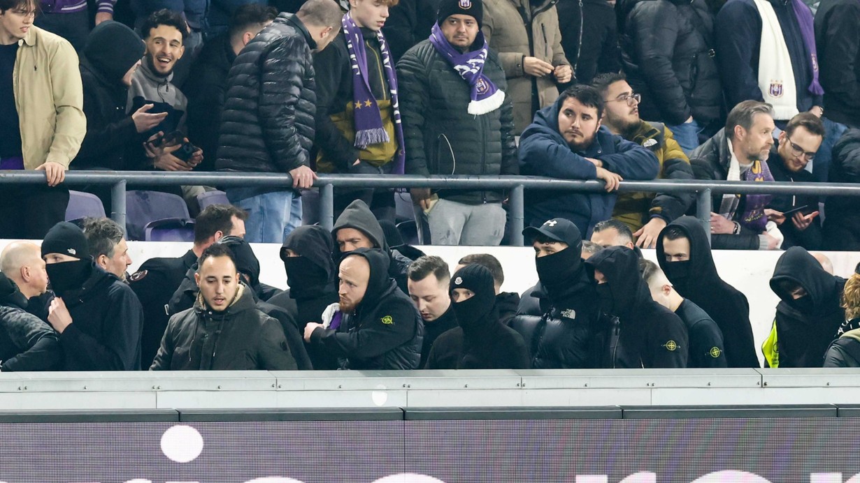 Anderlecht, Fenerbahçe taraftarlarına biletlerini satan 40 kişiyi cezalandırdı