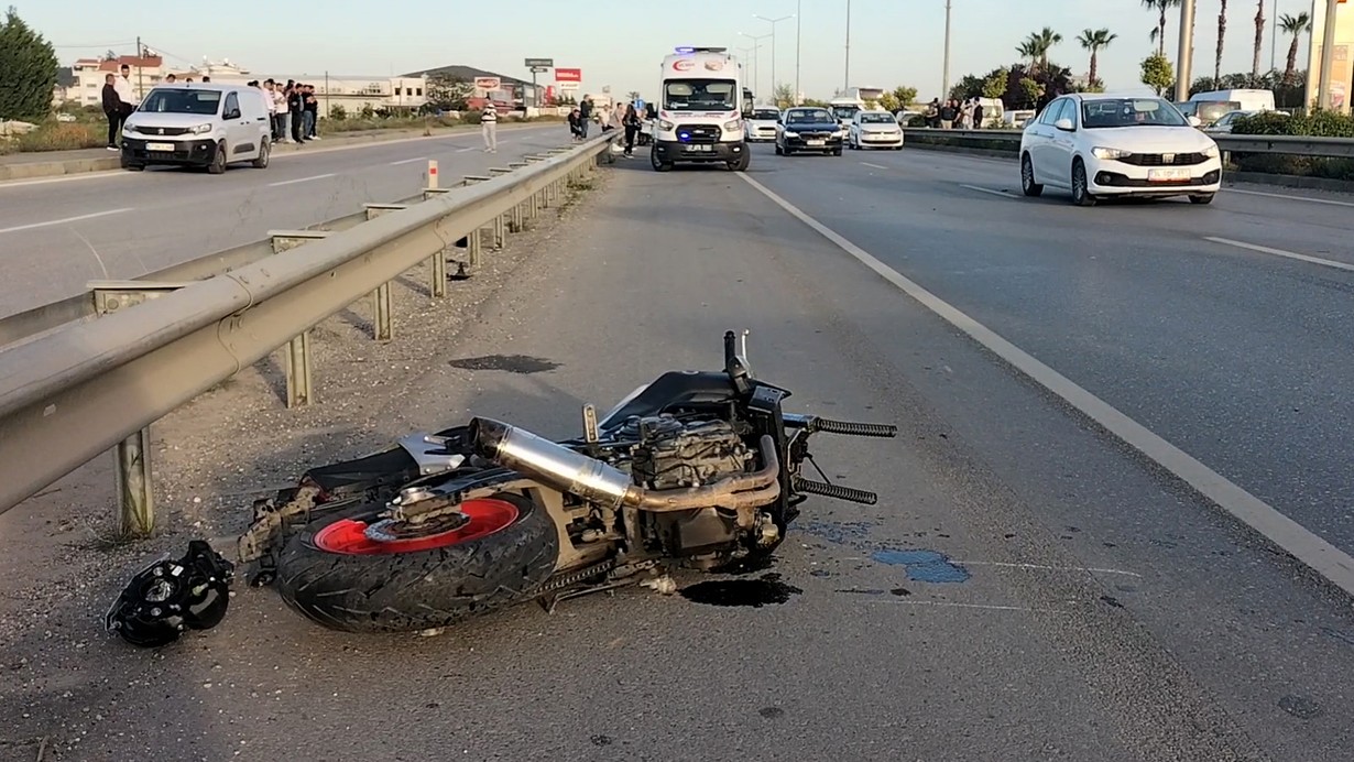 Antalya'da feci kaza! Bariyere çarpan motosikletin 21 yaşındaki sürücüsü öldü