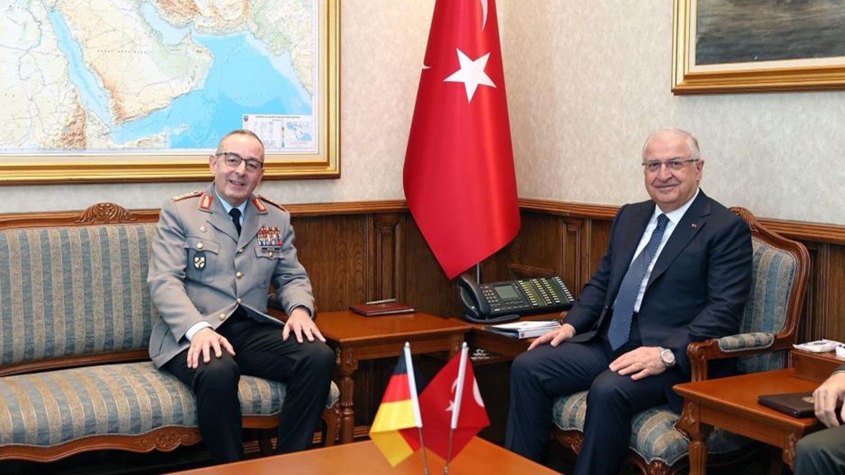 Bakan Güler, Almanya Genelkurmay Başkanı Breuer'i kabul etti
