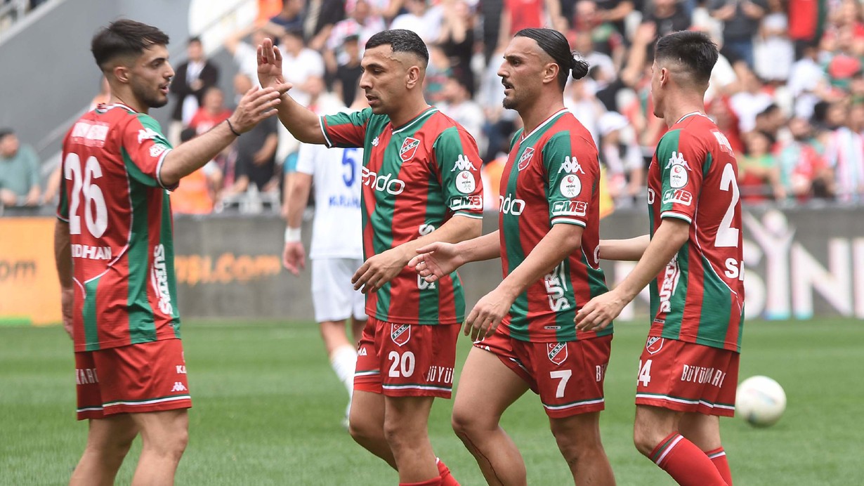 Karşıyaka'da 10 futbolcu ihtar çekti