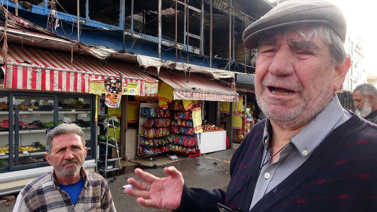 Market alev alev yandı! Yaşlı adam "30 yıllık emeğim mahvoldu" diyerek gözyaşı döktü