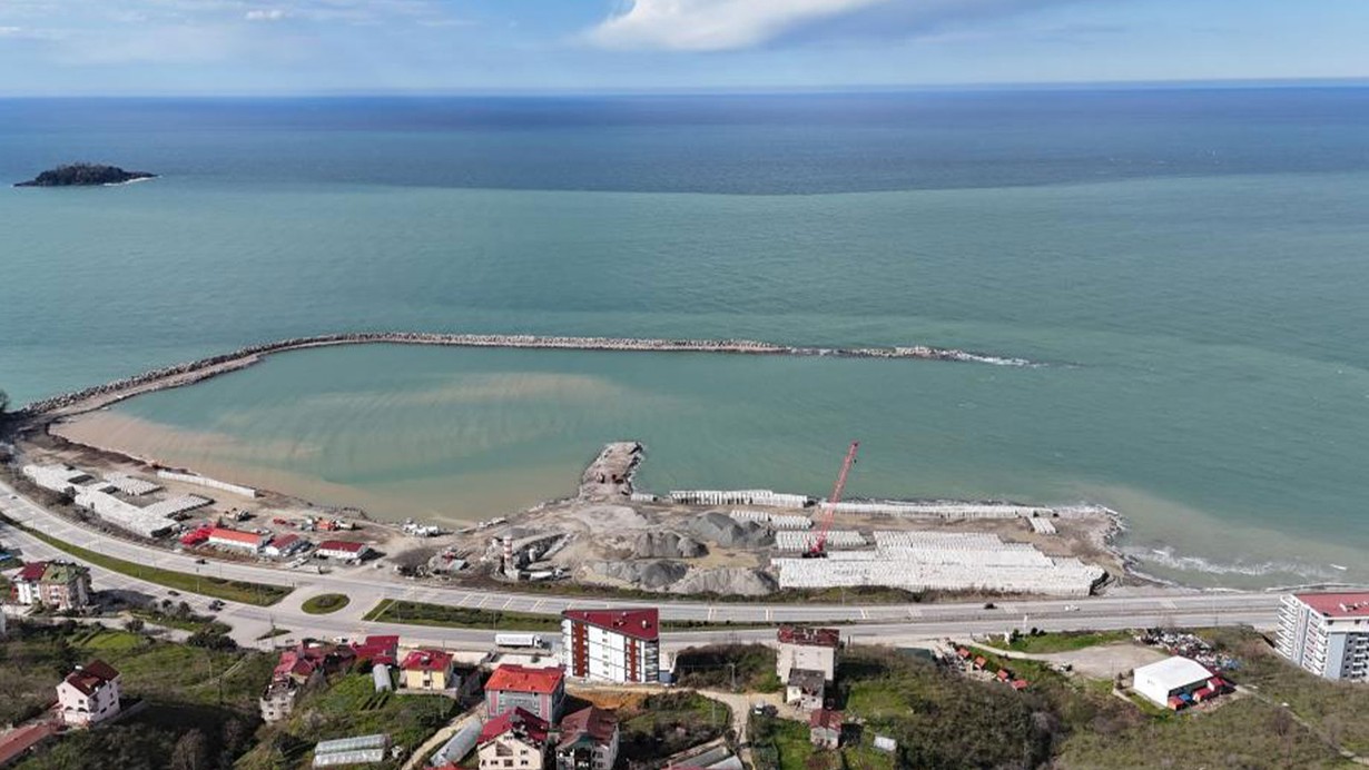 Türkiye'nin en büyük balıkçı barınağı; yüzde 85'i tamamlandı
