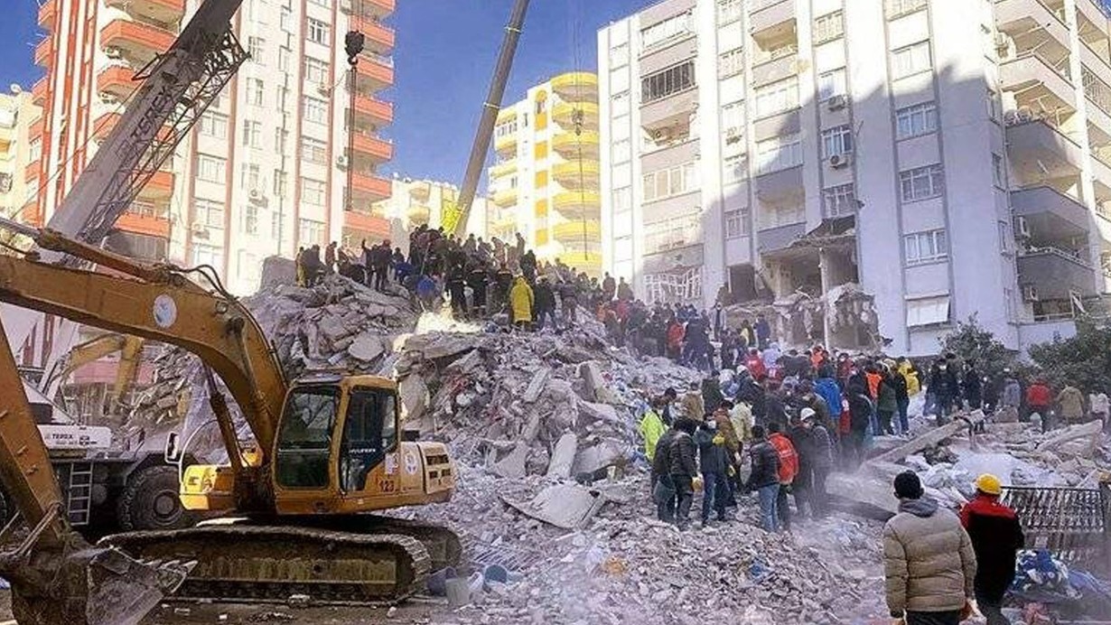 41 kişiye mezar olan Pınar Apartmanı davasında yargılama sürdü: Binanın yıkılma nedeni depremin büyüklüğü