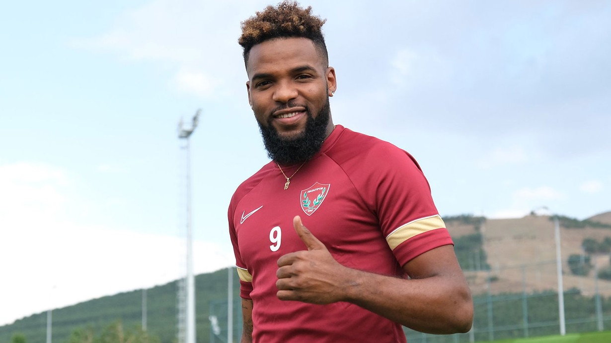 Boupendza 11. kattan düşerek hayatını kaybetti