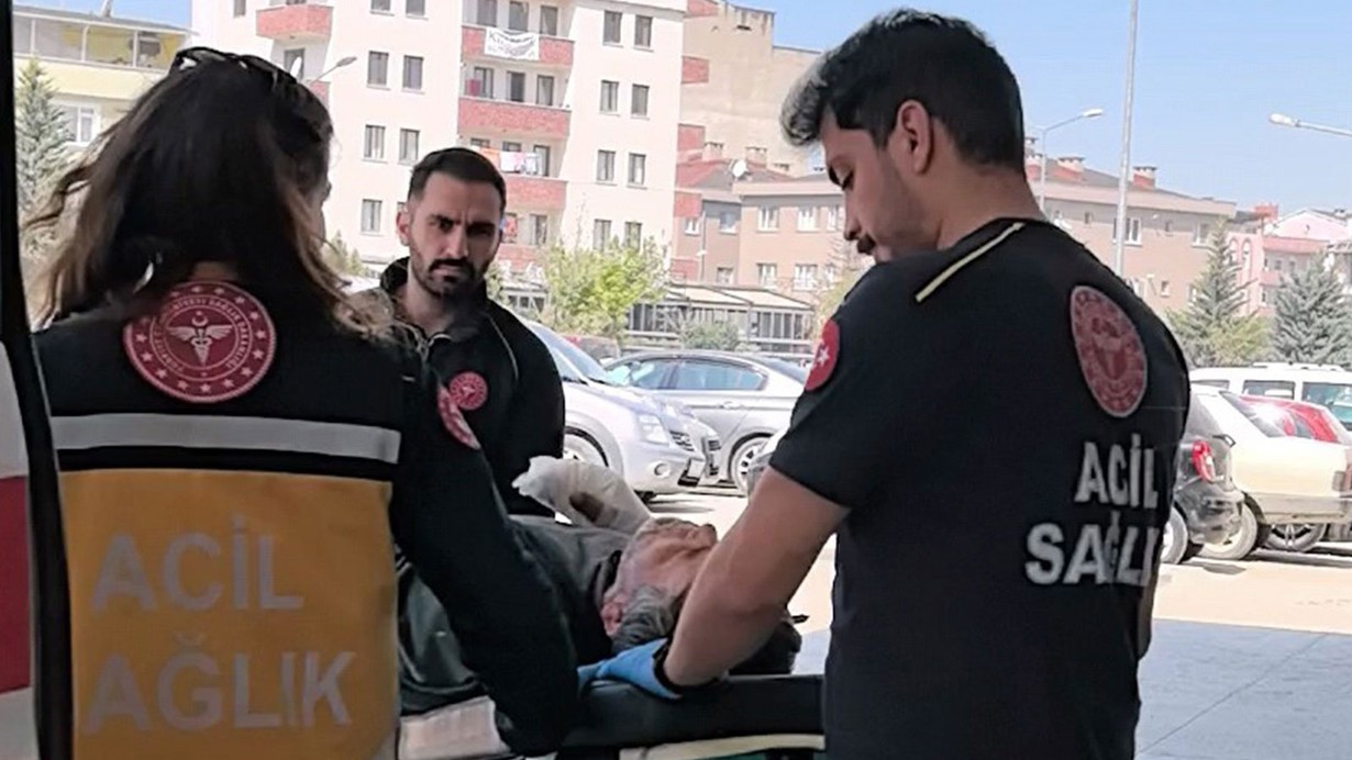 Elini makineye kaptıran işçinin 3 parmağı koptu