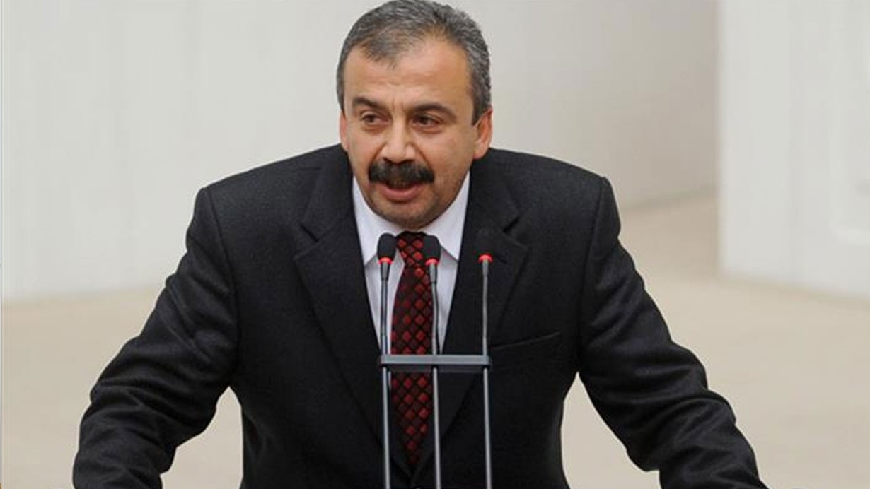 Siyasilerden Sırrı Süreyya Önder için geçmiş olsun mesajı!