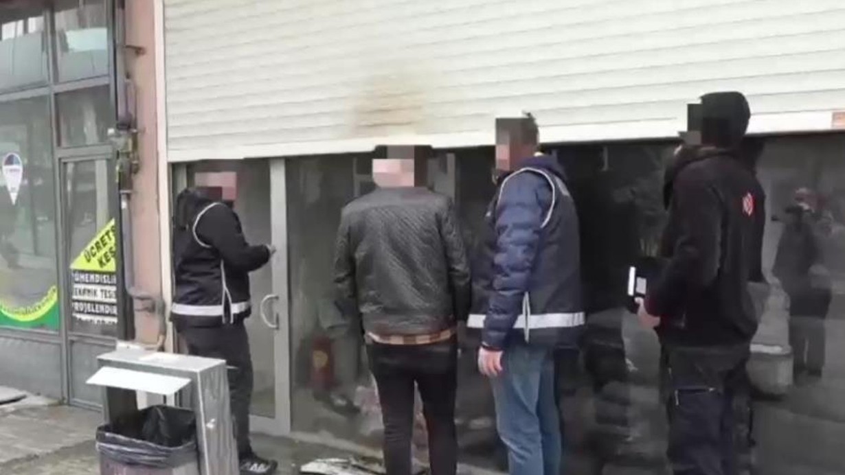 Van'da 13 adrese eş zamanlı operasyon: Çok sayıda silah ve mühimmat ele geçirildi