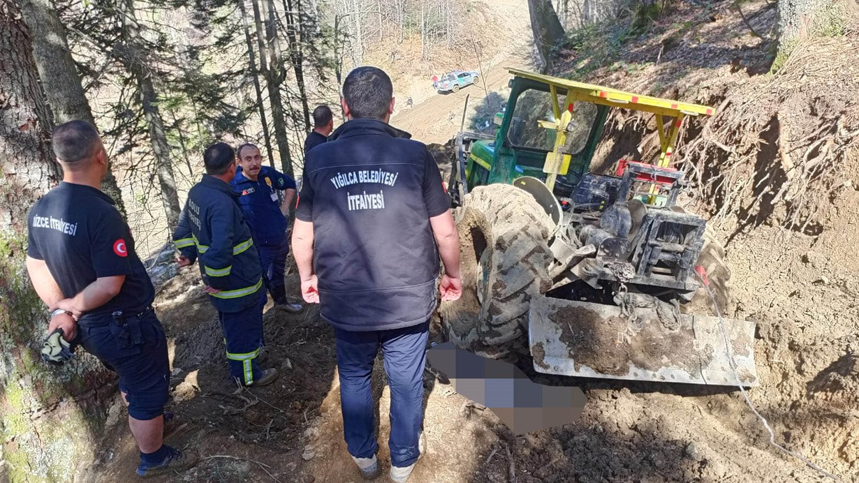 Kullandığı traktörün altında kalan adam, yaşamını yitirdi