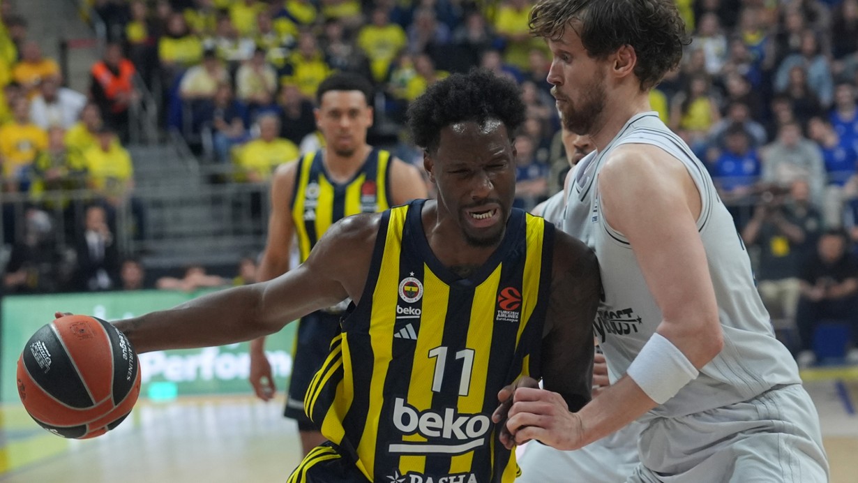 Fenerbahçe Beko, Paris Basketbol'u mağlup ederek seride 2-0 öne geçti