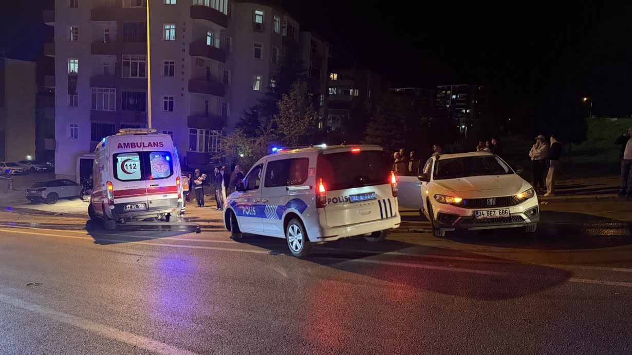 Edirne'de otomobil ile hafif ticari araç çarpıştı: Anne ve bebeği yaralandı