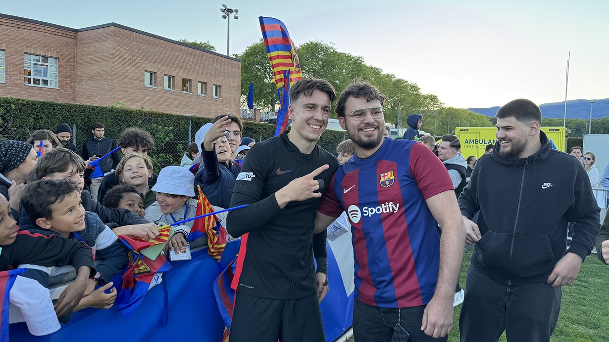 Barcelona'lı futbolcu Eman Kospo: "Trabzonspor için gelecekte her şeyin en iyisini diliyorum"