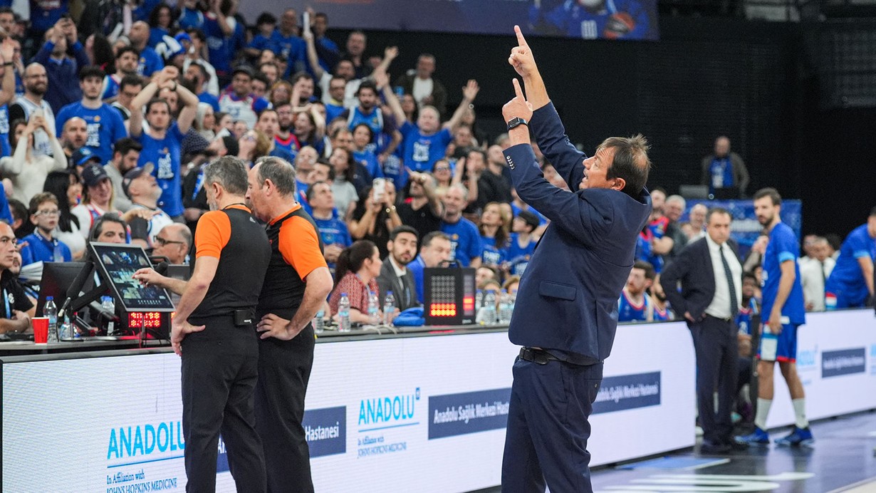 Ergin Ataman'dan Anadolu Efes taraftarıyla yaşadığı gerginlik hakkında açıklama