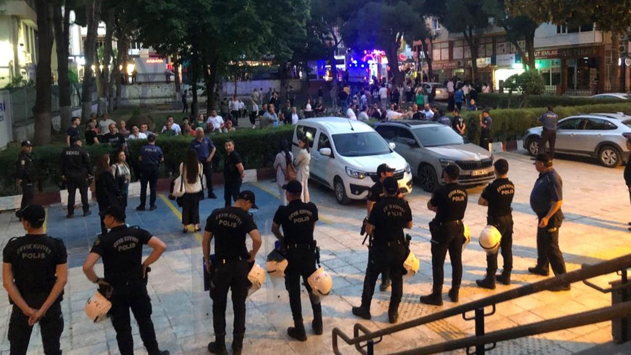 Cumhurbaşkanı'na hakaret içerikli duvar yazısı yazan 4 şüpheli tutuklandı