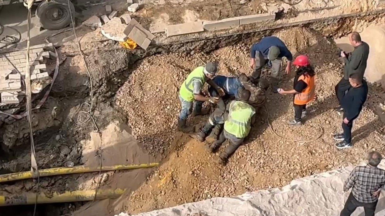 Bursa’da altyapı çalışmaları sırasında 1 işçi toprak altında kaldı