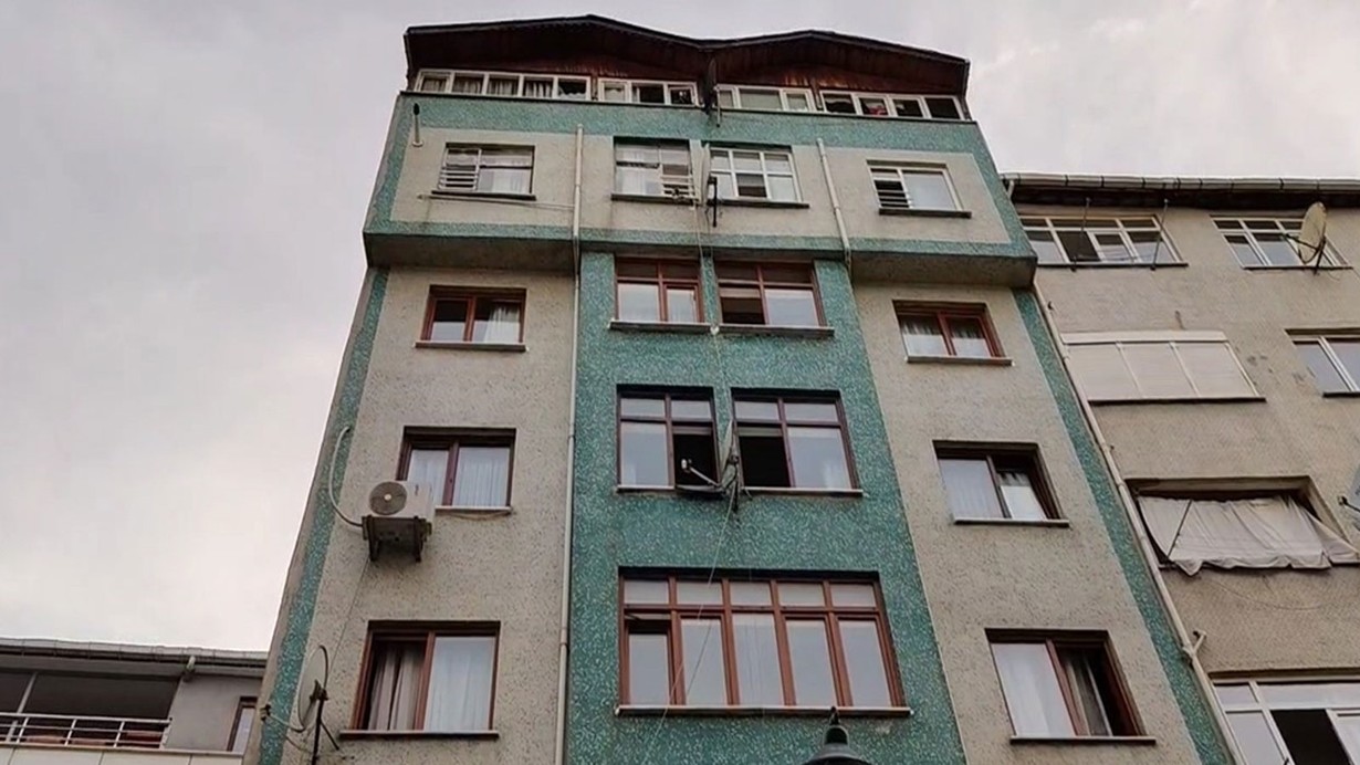 Şişli'de anne ve babasını bıçakla yaralayan şüpheli yakalandı