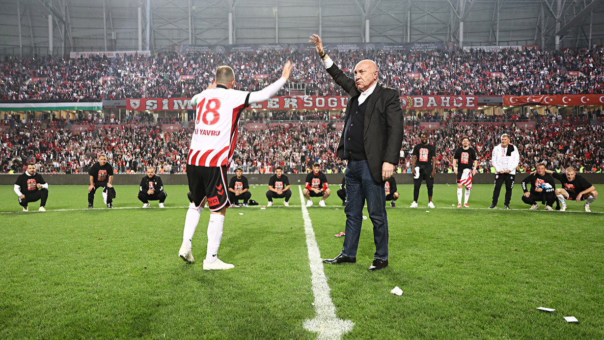 Samsunspor Başkanı Yüksel Yıldırım: "Bizi desteklemeyenlere karşı inandık, savaştık, hep birlikte sezonu 3. bitirdik"