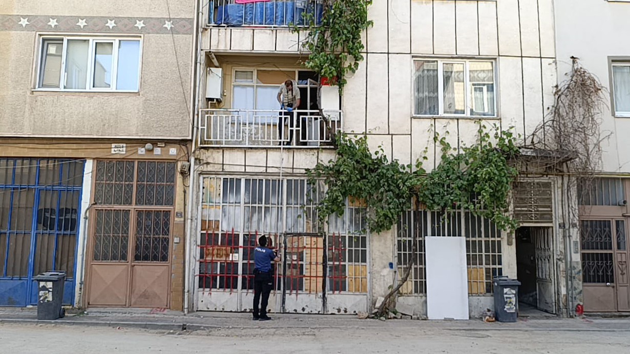 2'nci kattaki evin balkonundan düşen küçük çocuk ağır yaralandı