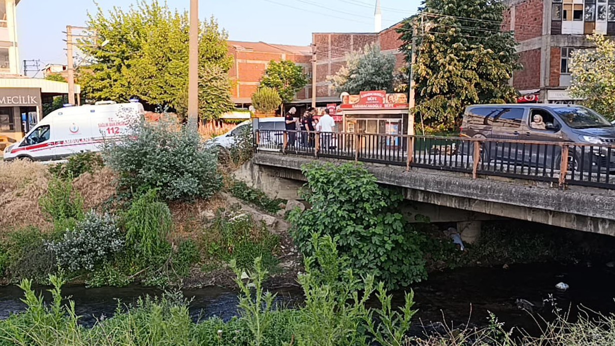 Dere kenarında erkek cesedi bulundu