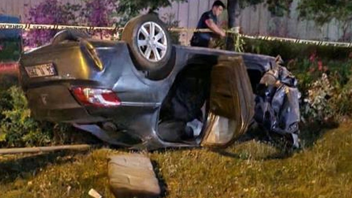 Bayrampaşa'da bariyerleri aşan otomobil takla attı: 1 kişi öldü, 3 kişi yaralandı