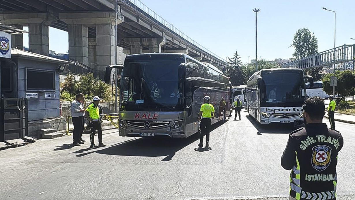 Büyük İstanbul Otogarı'nda polisin bayram denetimi sürüyor