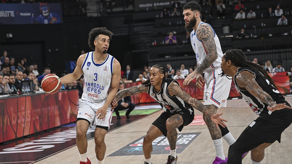 Anadolu Efes, Beşiktaş'ı yenerek seride 2-1 öne geçti