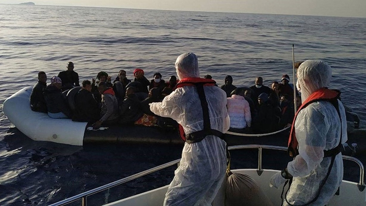 51 ilde göçmen kaçakçılarına operasyon