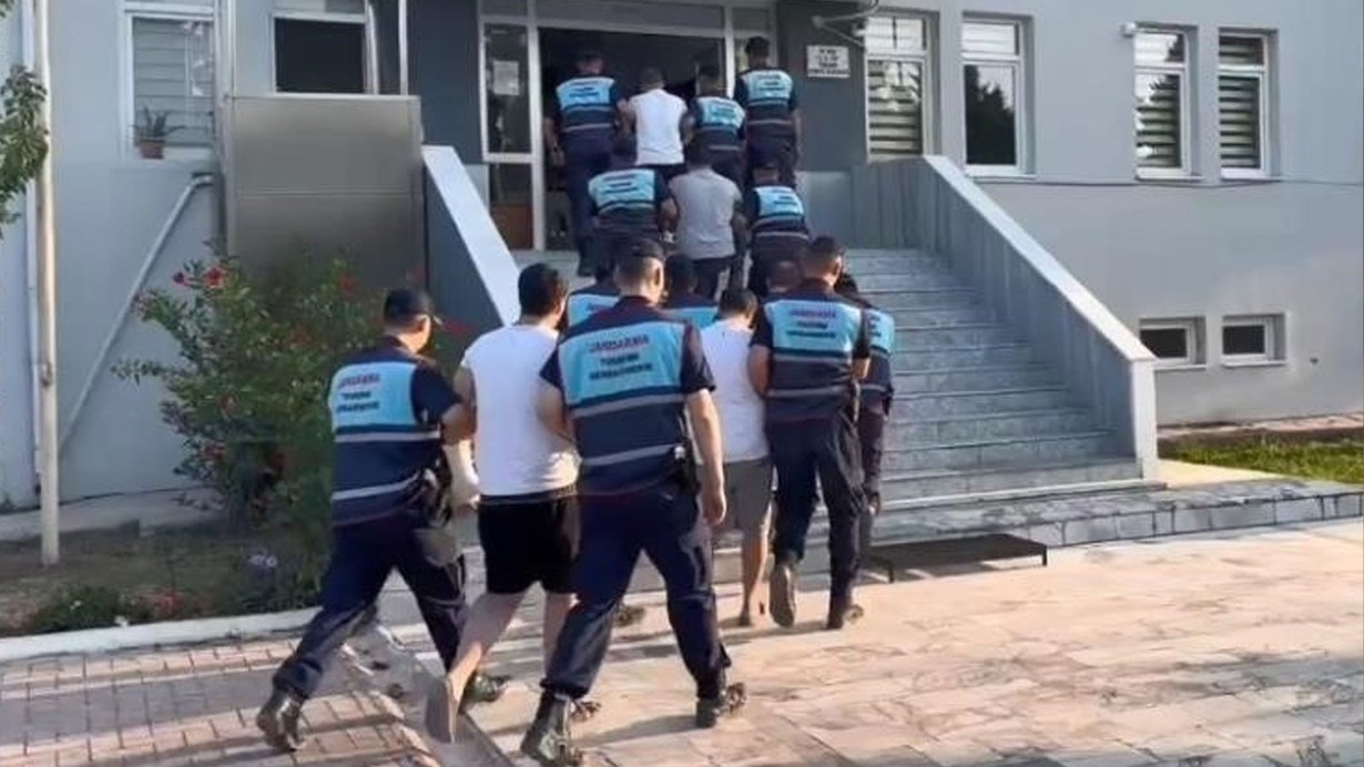 Aydın'da tur otobüsüne saldıran şüpheliler tutuklandı