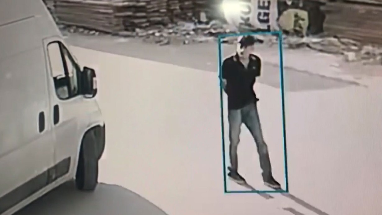 Düz kontak yaparak 2 araç çalan 17 yaşındaki genç, fıstık bahçesinde yakalandı