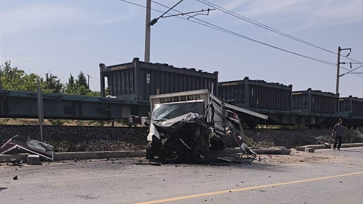 Malatya’da yük treni kamyonete çarptı
