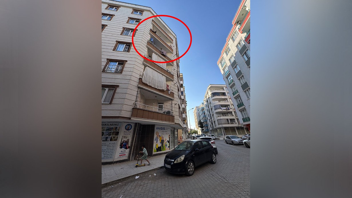 Mucize kurtuluş: 5'inci kattan otomobilin üzerine düşen Rabia'nın sağlık durumu iyiye gidiyor