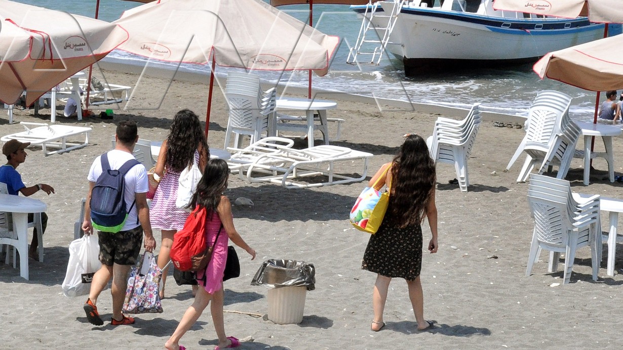 Suriye’de mayo yasağı; erkekler de gömlek giyecek!