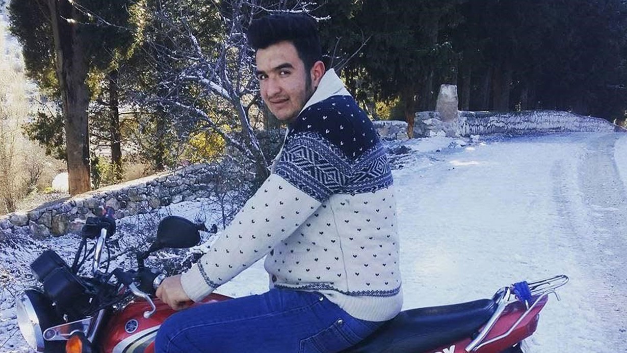 Virajı alamayarak uçurumdan uçan genç motosikletçi öldü