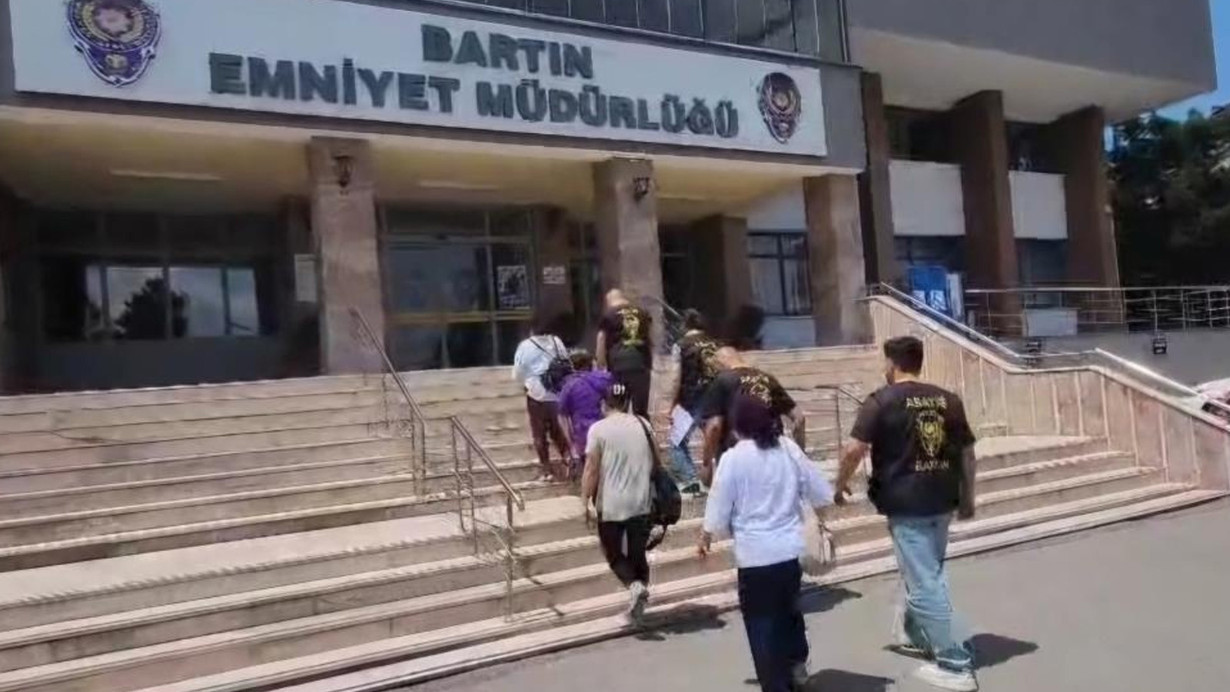 29 adrese eş zamanlı fuhuş baskını! 9 kişilik çete çökertildi, 11 kadın kurtarıldı