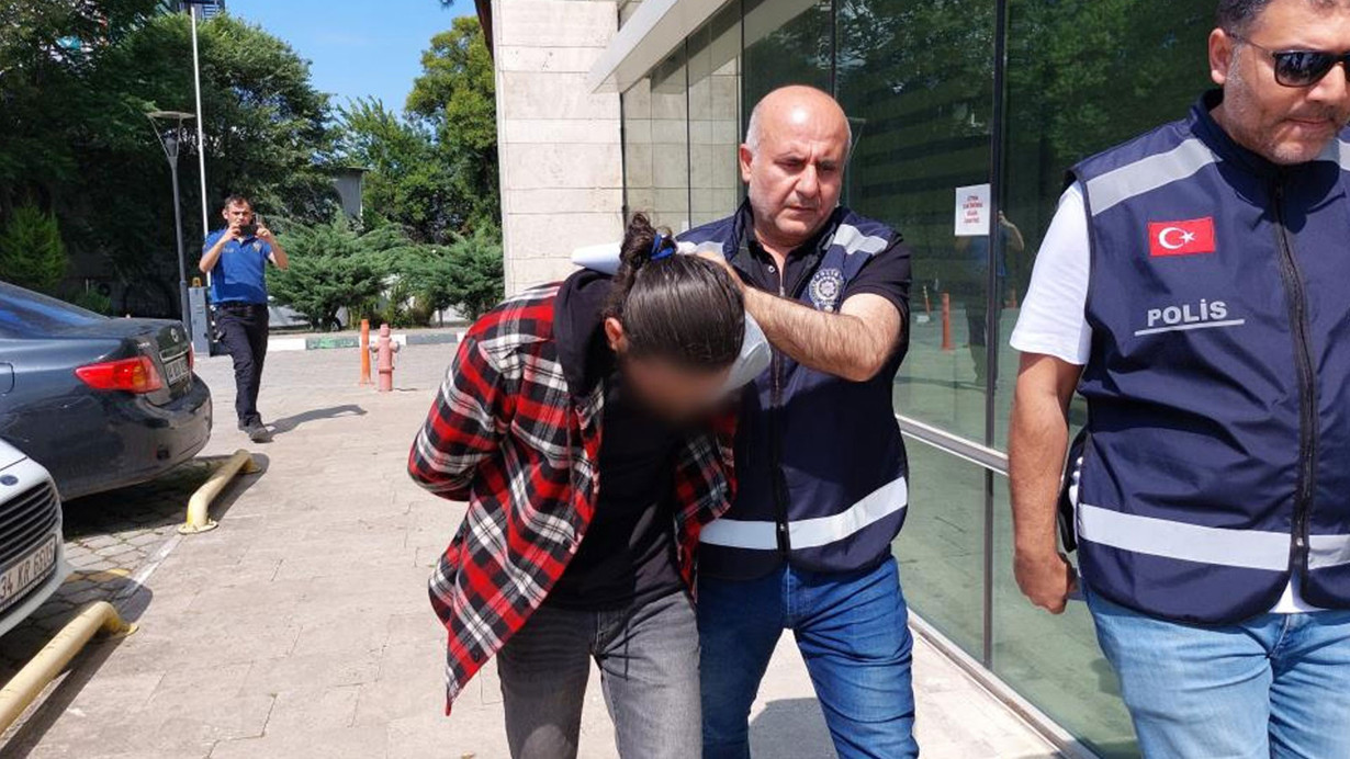 Kıskançlık yüzünden birlikte yaşadığı kadına dehşeti yaşattı
