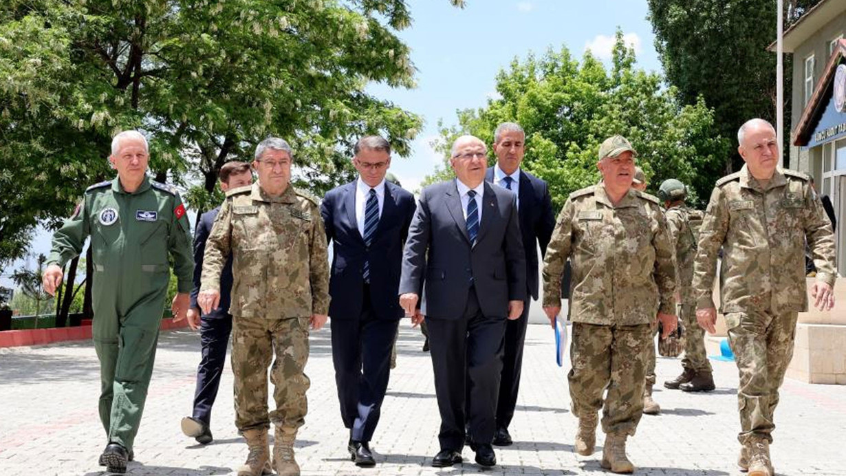 Bakan Güler İran sınırında!