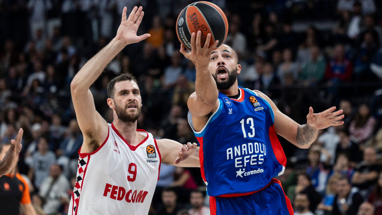 Fenerbahçe Beko'nun eski uzunu Georgios Papagiannis Anadolu Efes'e geçiyor