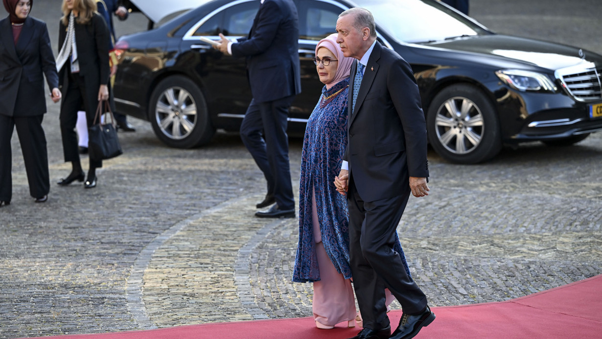 Cumhurbaşkanı Erdoğan, Hollanda Kralı Alexander'ın NATO liderleri onuruna verdiği yemeğe katıldı