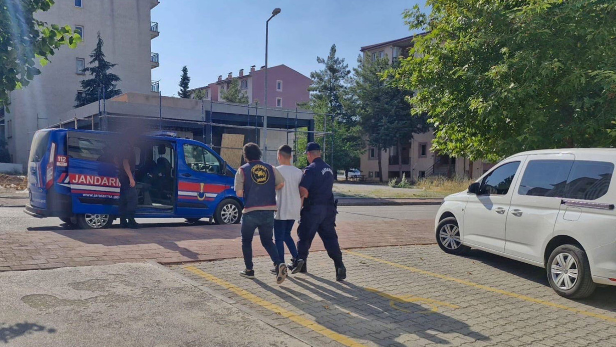 Düğün hazırlığı yapan çiftin 850 bin liralık takıları, bir çocuk tarafından çalındı