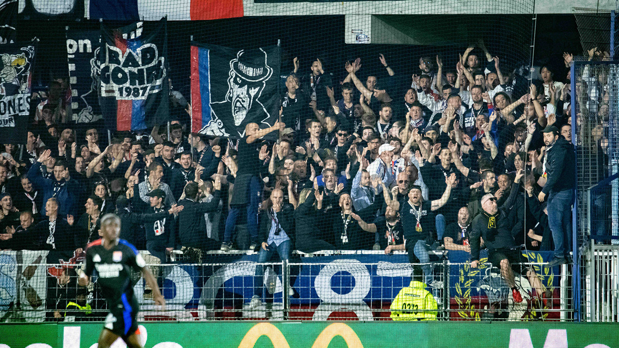 Ligue 1'in köklü ekibi Lyon, borçları nedeniyle küme düşürüldü