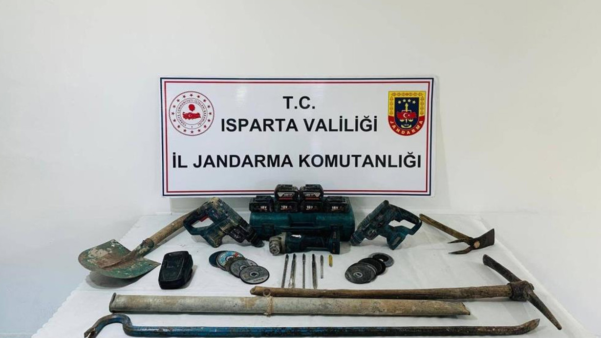 Jandarmadan izinsiz kazı yapanlara baskın! 4 şüpheli suçüstü yakalandı