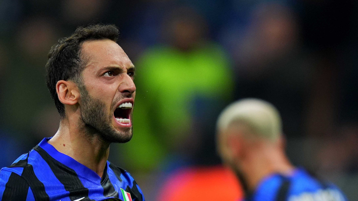 Inter Hakan Çalhanoğlu'na 15 gün süre verdi