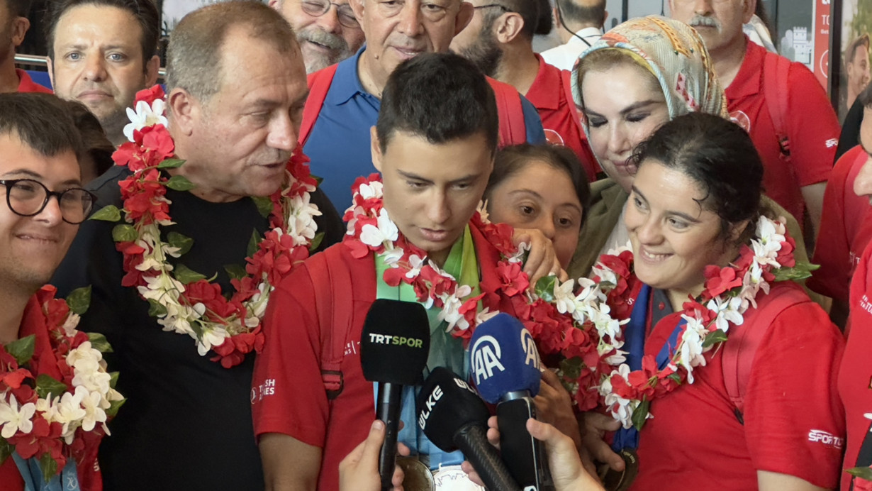 Avrupa Down Sendrom Şampiyonası'nda 58 madalya kazanan milli sporcular, yurda döndü