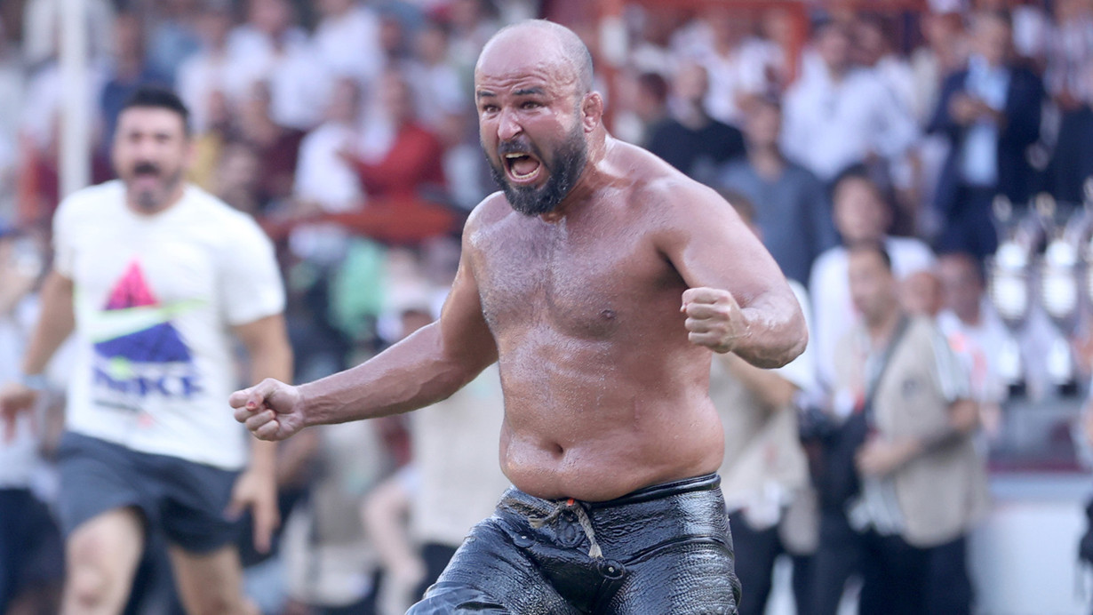 Tarihi Kırkpınar Yağlı Güreşleri'nde başpehlivan Orhan Okulu oldu