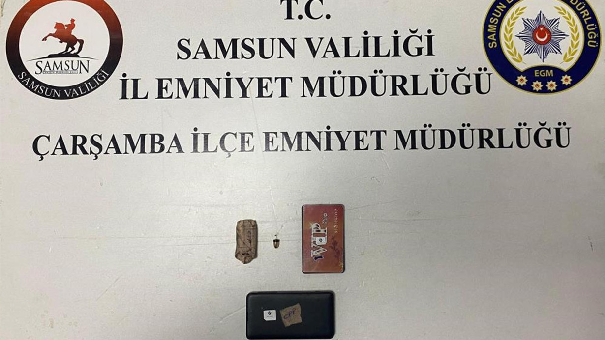Ehliyet sınavına kopya düzeneğiyle girmeye çalışırken yakalandı